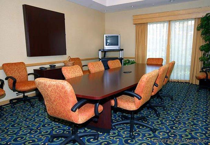 Springhill Suites Fort Myers Airport Удобства фото